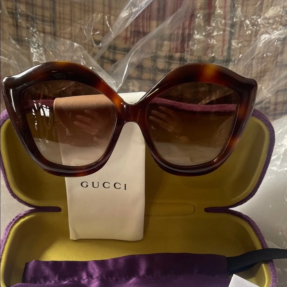 Gucci Women's Brown Oversized Cat Eye Havana Sunglasses - Picture 5 of 16